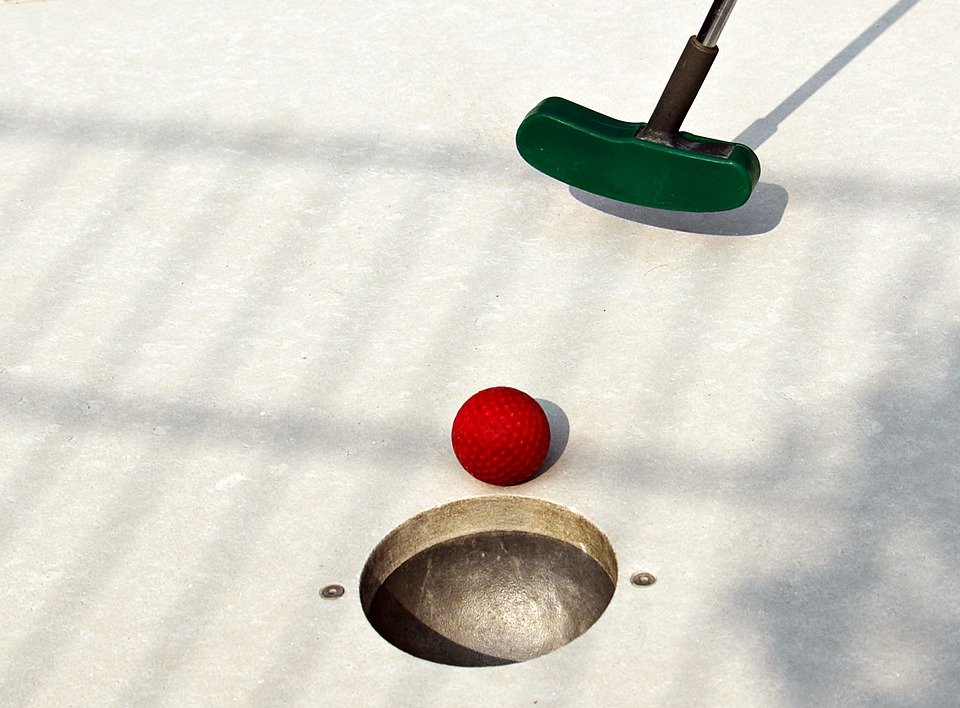 miniature-golf-2254576_960_720[1].jpg